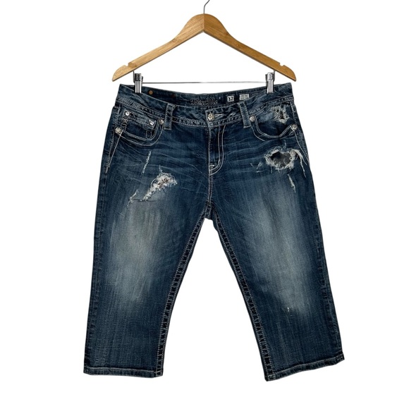 Miss Me Mid Rise Easy Crop Embellished y2K Capri Size 32 Silver Tag Distressed - Picture 5 of 13